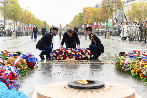 Emmanuel Macron - Cérémonie du 101ème anniversaire de l'Armistice à l'Arc de Triomphe à Paris le 11 novembre 2019. © Jacques Witt/Pool/Bestimage