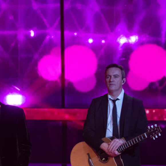 Julien Clerc et sa fille Vanille Clerc qui fait sa première apparation en publique enceinte - Deuxième jour de la 33ème édition du Téléthon au Parc de la Villette à Paris le 7 décembre 2019.  © Tiziano Da Silva/Bestimage