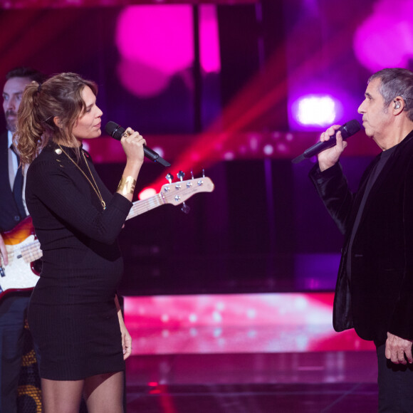 Julien Clerc et sa fille Vanille Clerc qui fait sa première apparation en publique enceinte - Deuxième jour de la 33ème édition du Téléthon au Parc de la Villette à Paris le 7 décembre 2019. © Tiziano Da Silva/Bestimage