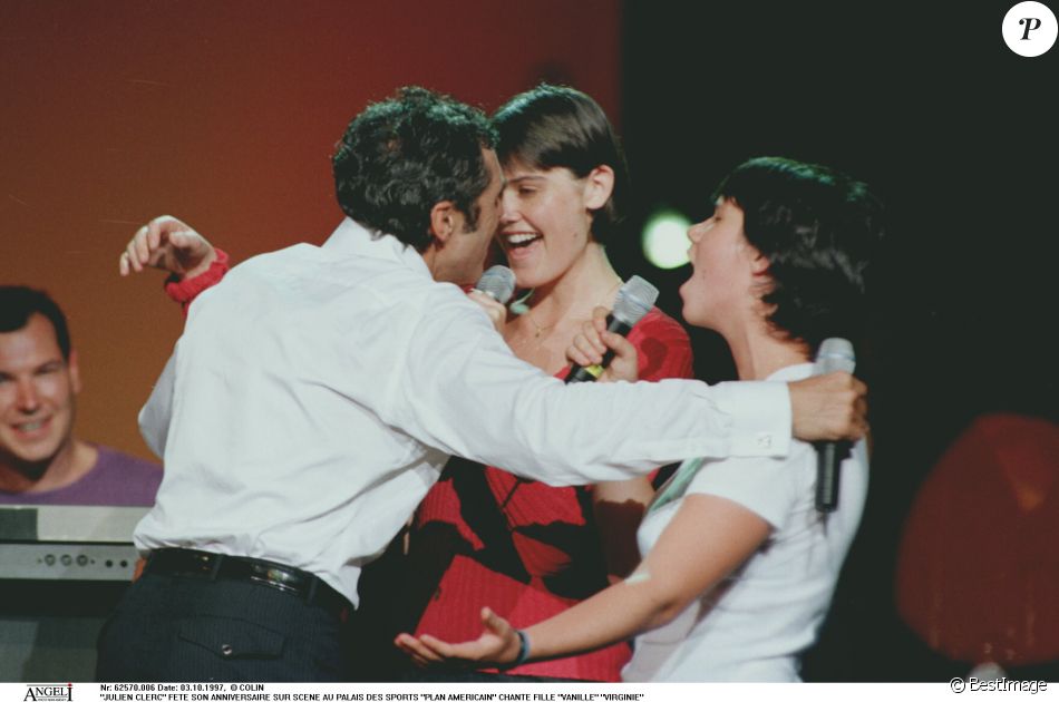 Julien Clerc Fete Son Anniversaire Sur Scene Au Palais Des Sports Avec Ses Filles Angele Herry Leclerc Et Jeanne Herry Le 3 Octobre 1997 Purepeople