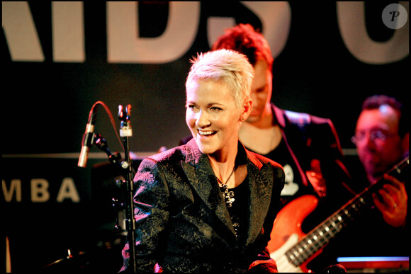 Marie Fredriksson fait son retour sur scène lors d'un Gala pour les victimes du Sida. Café Opéra, Stockholm. Le 5 décembre 2005.