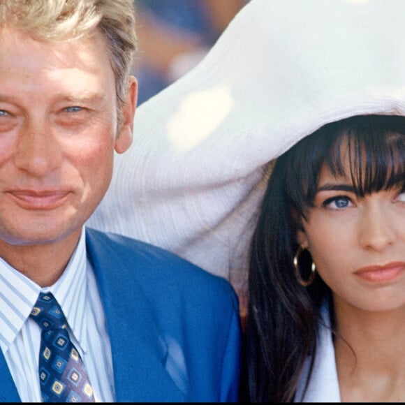 Archives - Mariage Johnny Hallyday et Adeline Blondieau à Ramatuelle, le 9 mai 1990.