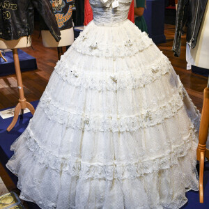 EXCLUSIF - Robe de mariage d'Adeline Blondieau - Présentation des biens qui seront mis aux enchères le 20 octobre 2018, à Paris à l'hôtel des Ventes de Drouot , le 19 octobre 2018. © Pierre Perusseau/Bestimage