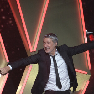 Exclusif - Antoine de Caunes et José Garcia lors de la cérémonie de la 1ère édition des "Olympia Awards" (cérémonie récompensant des artistes de la musique et de l'humour, présentée par A. de Caunes) à l'Olympia. Paris, le 11 décembre 2019. © Gorassini-Tribeca/Bestimage