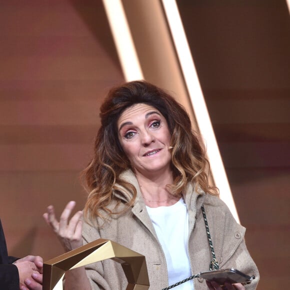 Exclusif - Antoine de Caunes, Florence Foresti (humoriste de l'année) lors de la cérémonie de la 1ère édition des "Olympia Awards" (cérémonie récompensant des artistes de la musique et de l'humour, présentée par A. de Caunes) à l'Olympia. Paris, le 11 décembre 2019. © Gorassini-Tribeca/Bestimage