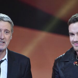 Exclusif - Antoine de Caunes et Liam Payne lors de la cérémonie de la 1ère édition des "Olympia Awards" (cérémonie récompensant des artistes de la musique et de l'humour, présentée par A. de Caunes) à l'Olympia. Paris, le 11 décembre 2019. © Gorassini-Tribeca/Bestimage