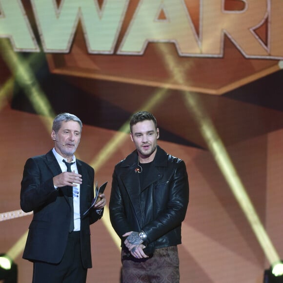 Exclusif - Antoine de Caunes et Liam Payne lors de la cérémonie de la 1ère édition des "Olympia Awards" (cérémonie récompensant des artistes de la musique et de l'humour, présentée par A. de Caunes) à l'Olympia. Paris, le 11 décembre 2019. © Gorassini-Tribeca/Bestimage