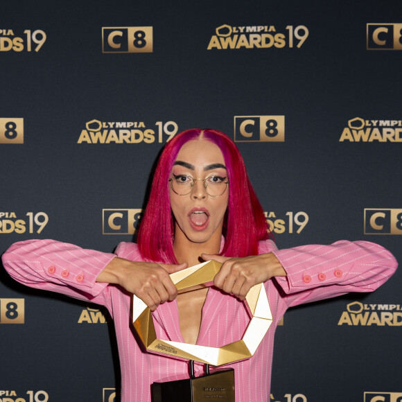 Exclusif - Bilal Hassani (concert de l'année) dans la press room de la 1ère édition des "Olympia Awards", cérémonie récompensant des artistes de la musique et de l'humour, présentée par A. de Caunes à l'Olympia. Paris, le 11 décembre 2019. © Tribeca-Gorassini/Bestimage