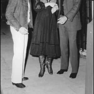 Roman Polanski, Sharon Tate et Peter Sellers en soirée à Paris. 