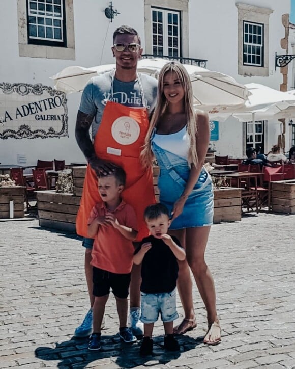 Benjamin Machet avec ses fils et sa compagne au Portugal, le 7 novembre 2019