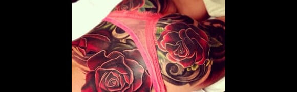 Le tatouage très étonnant de Cheryl Cole, qui couvre tout son postérieur. Capture Instagram..