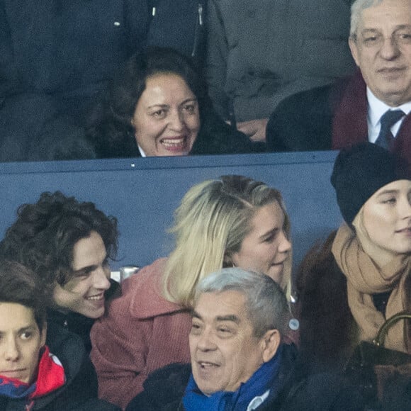 Timothée Chalamet, Florence Pugh, Saoirse Ronan dans les tribunes lors du match de Champions League "PSG - Galatasaray (5-0)" au Parc des Princes à Paris, le 11 décembre 2019. © Cyril Moreau/Bestimage