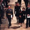 Sarah Ferguson, le prince Andrew et leurs filles Eugenie et Beatrice aux funérailles de Diana en 1997.