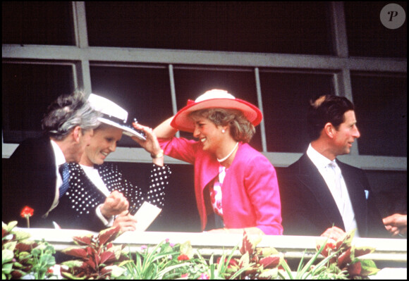 Sarah Ferguson, Diana et le prince Charles aux courses hippiques d'Epson en 1987.
