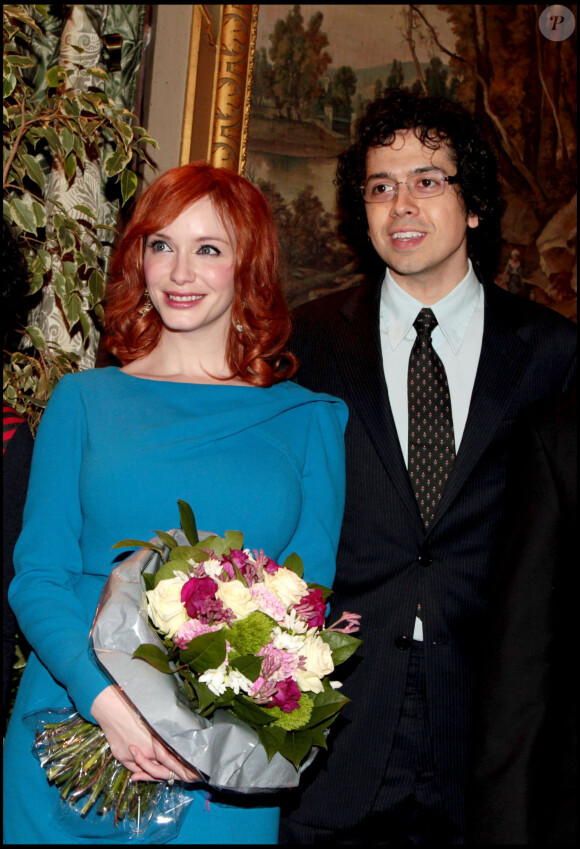 Christina Hendricks et son mari Geoffrey Arend à Paris en février 2011 lors de la remise de la médaille de la Ville de Paris à Matthew Weiner, créateur de la série Mad Men.