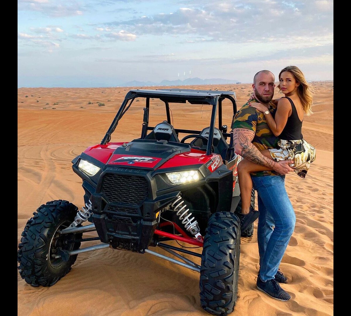 Photo : Maddy Burciaga et GMK complices et en couple à Dubaï, le 15  décembre 2019 - Purepeople