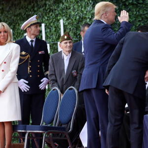 José Pietroboni, chef du protocole, Brigitte Macron, le président Emmanuel Macron lors de la cérémonie franco - américaine au cimetière américain de Colleville sur Mer le 6 juin 2019 dans le cadre du 75ème anniversaire du débarquement. © Stéphane Lemouton / Bestimage