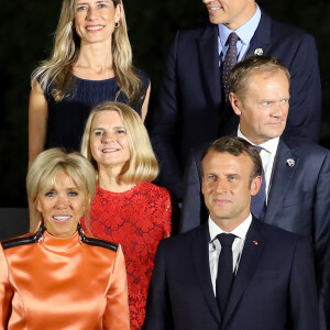 Brigitte Macron, Małgorzata Tusk la femme de Donald Tusk lors de la photo de famille des chefs de délégation et de leurs conjoints lors du sommet du G20 à Osaka le 28 juin 2019 © Dominique Jacovides / Bestimage