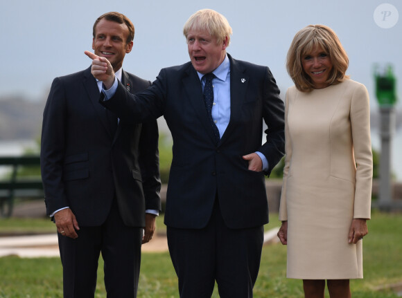 Lee président français Emmanuel Macron, sa femme la Première Dame Brigitte Macron et le Premier ministre britannique Boris Johnson lors de l'accueil informel au sommet du G7 à