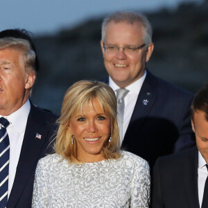 Le président américain Donald Trump avec sa femme Melania Trump, le président français Emmanuel Macron avec sa femme Brigitte Macron, La chancelière allemande Angela Merkel - Les dirigeants du G7 et leurs invités posent pour une photo de famille lors du sommet du G7 à Biarritz, France, le 25 août 2019.