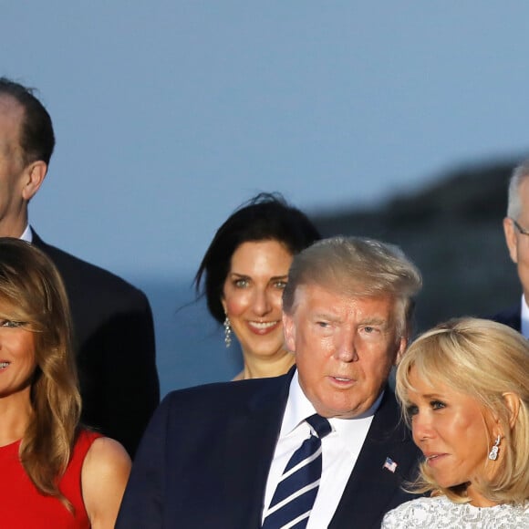 Le président américain Donald Trump, le président français Emmanuel Macron avec sa femme Brigitte Macron - Les dirigeants du G7 et leurs invités posent pour une photo de famille lors du sommet du G7 à Biarritz, France, le 25 août 2019. © Dominique Jacovides/Bestimage