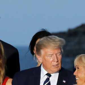 Le président américain Donald Trump avec sa femme Melania Trump et la Première Dame Brigitte Macron - Les dirigeants du G7 et leurs invités posent pour une photo de famille lors du sommet du G7 à Biarritz, France, le 25 août 2019. © Dominique Jacovides/Bestimage