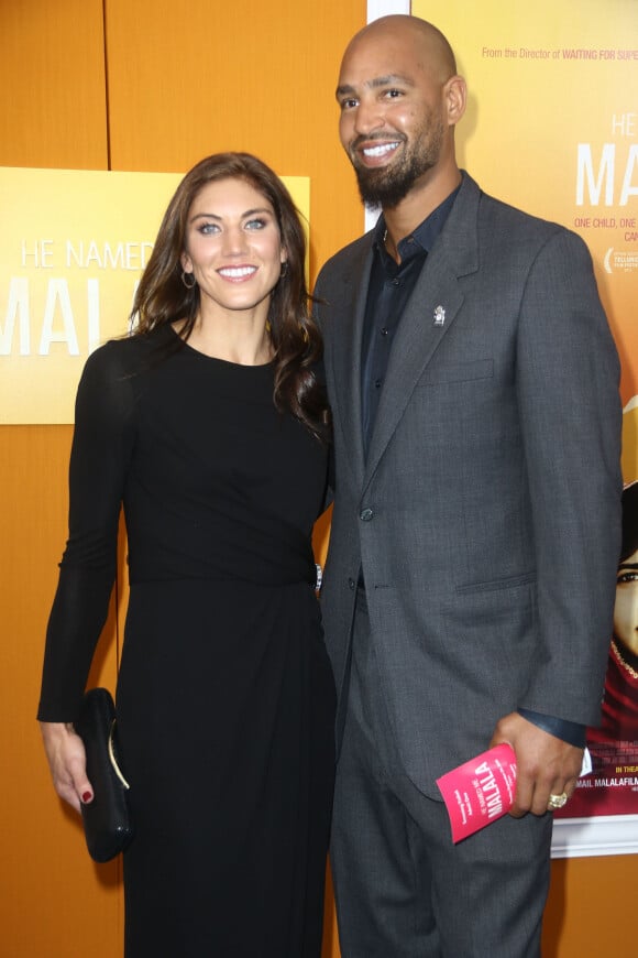 Hope Solo et son mari Jerramy Stevens - Première de "He named me Malala" à New York, le 24 septembre 2015.