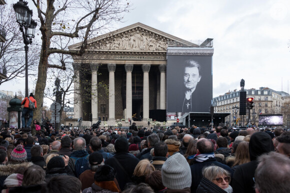 Hommage populaire au chanteur Johnny Hallyday à l'église de la Madeleine à Paris, le 9 décembre 2019.