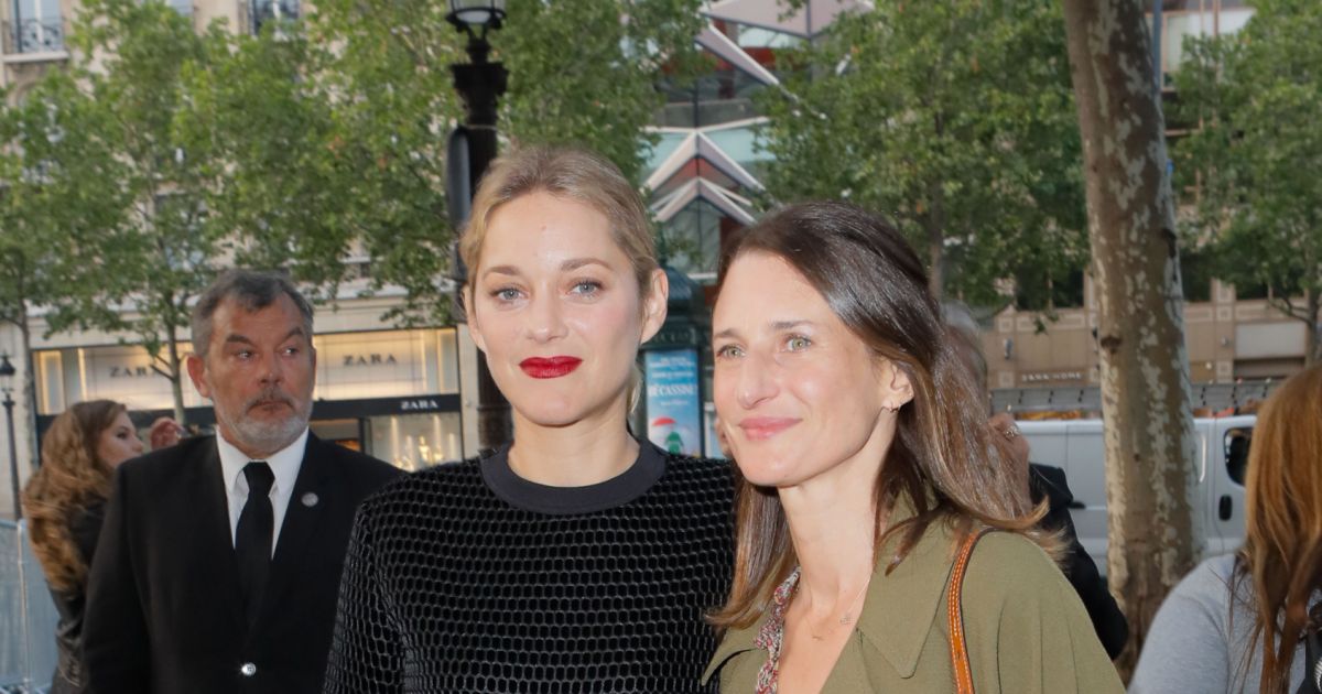 Marion Cotillard En Couple Avec Camille Cottin Marion Cotillard : Déchaînée au karaoké avec Camille Cottin, la vidéo