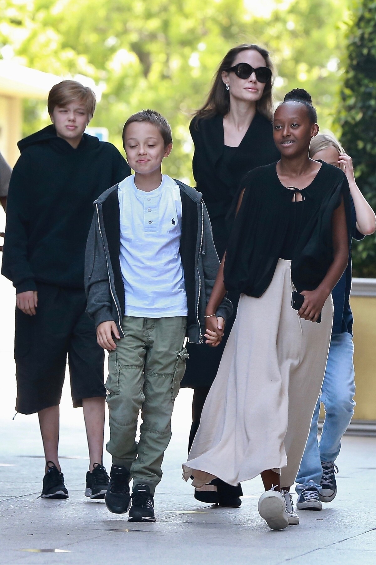 Photo Angelina Jolie Et Ses Quatres Enfants Vivienne Zahara Knox Et