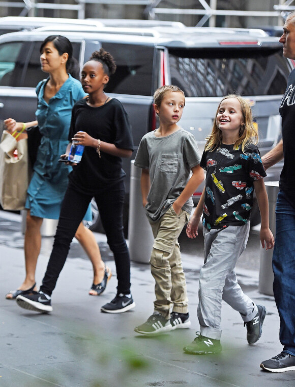 Exclusif - Zahara, Knox et Vivienne Jolie-Pitt rejoignent leur hôtel pendant que leur mère A. Jolie profite pleinement de la Fashion Week de New York, le 13 septembre 2017.