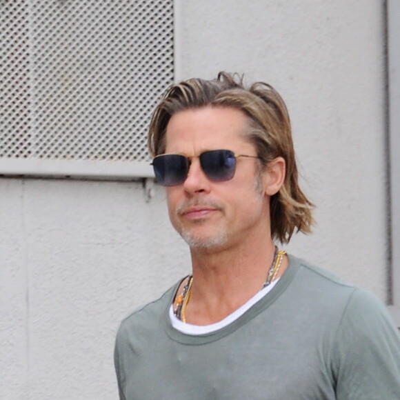 Exclusif - Brad Pitt à la sortie d'un immeuble à Los Angeles, le 16 octobre 2019.