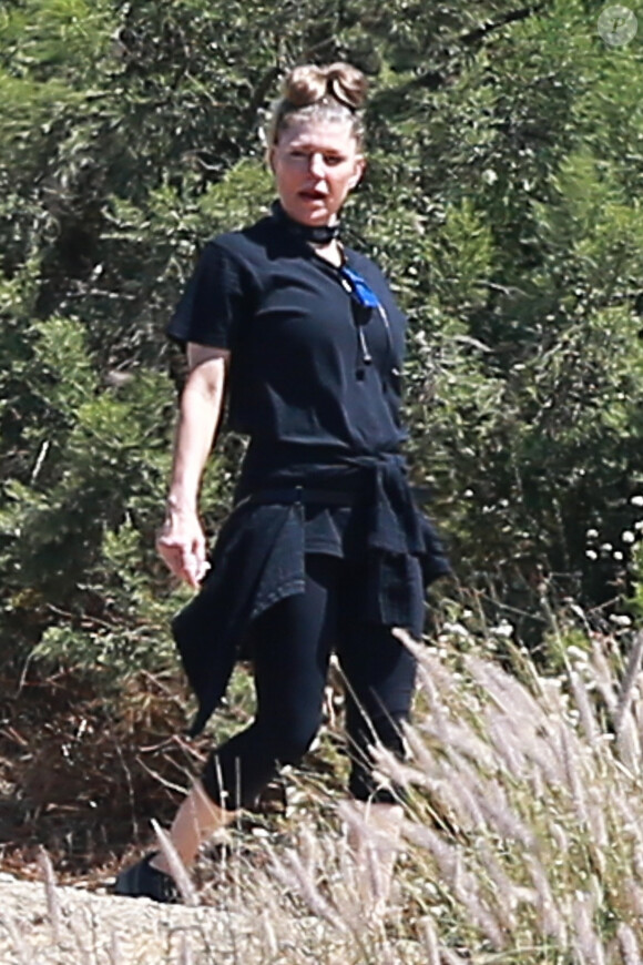 Exclusif - Fergie se balade dans les hauteurs de Santa Monica, le 27 juillet 2019.