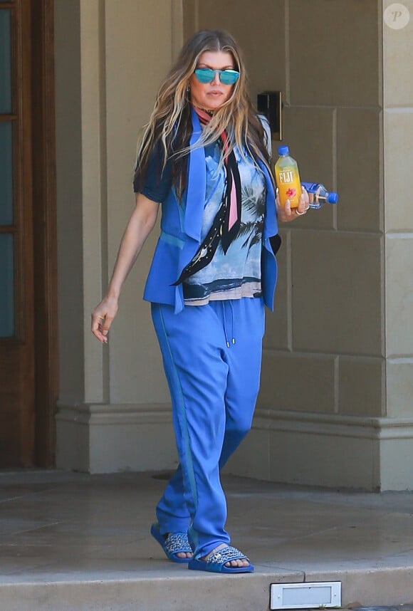 Exclusif - Fergie se balade en total look bleu dans les rues de Los Angeles, le 2 juillet 2019s