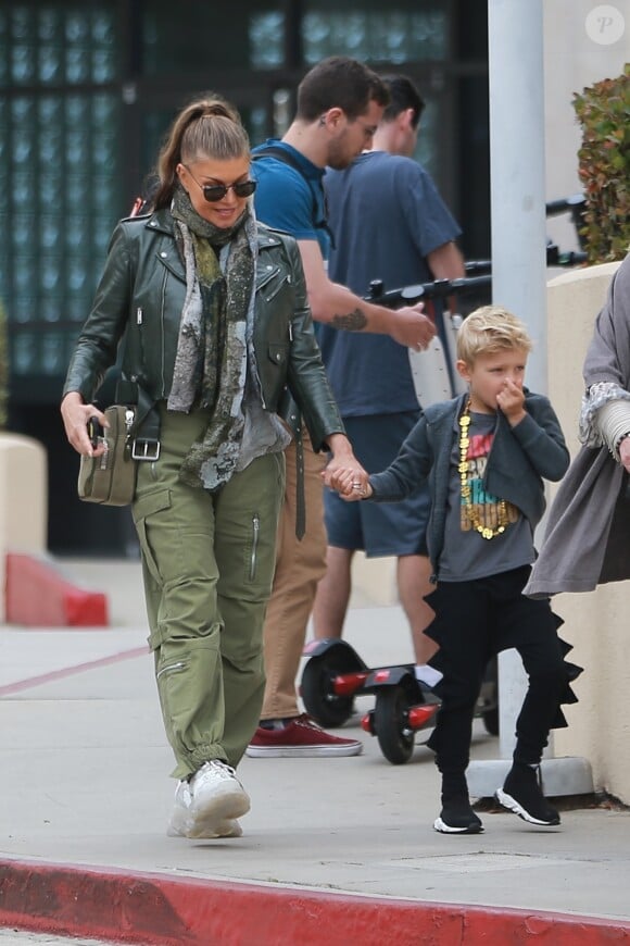 Exclusif - Fergie, sa mère Theresa Ann Ferguson et son fils Axl Jack se rendent dans les studios de l'émission 'Dance with the Kids' à Los Angeles, le 15 juin 2019.