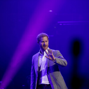 Le prince Harry, duc de Sussex, au Royal Albert Hall pour participer à la première édition des "OnSide Awards" à Londres, le 17 novembre 2019.
