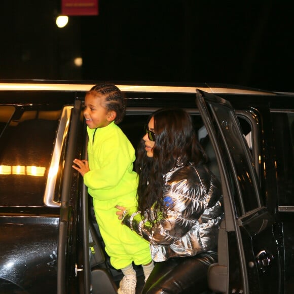 Kim Kardashian, Kanye West et leurs enfants North et Saint West à New York, le 21 décembre 2019.