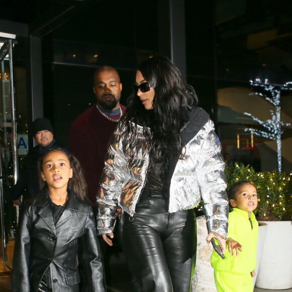 Kim Kardashian, Kanye West et leurs enfants North et Saint West à New York, le 21 décembre 2019.