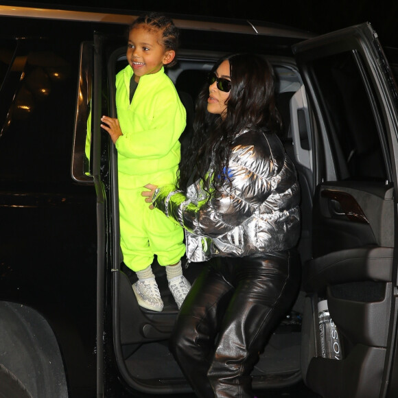 Kim Kardashian, Kanye West et leurs enfants North et Saint West à New York, le 21 décembre 2019.