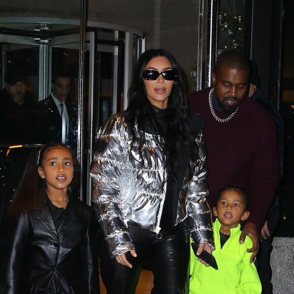 Kim Kardashian, Kanye West et leurs enfants North et Saint West à New York, le 21 décembre 2019.