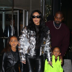 Kim Kardashian, Kanye West et leurs enfants North et Saint West à New York, le 21 décembre 2019.