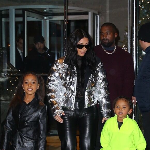 Kim Kardashian, Kanye West et leurs enfants North et Saint West à New York, le 21 décembre 2019.