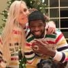 Lindsey Vonn et son compagnon P. K. Subban, qui arbore sa bague de fiançailles après qu'elle l'a demandé en mariage, au matin de Noël le 25 décembre 2019, photo Instagram