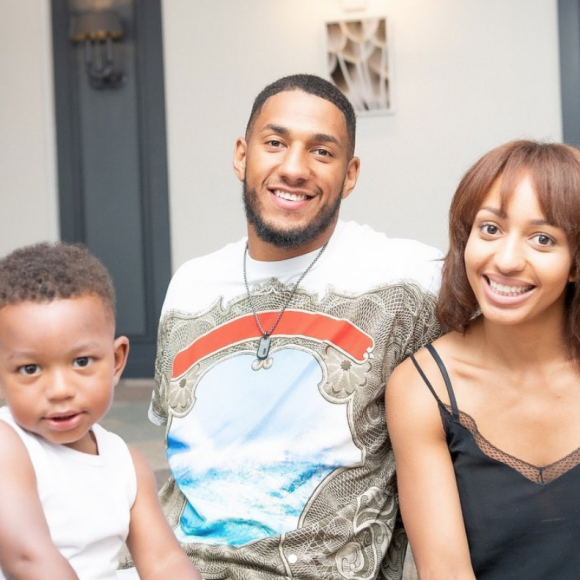 Tony Yoka, Estelle Mossely et leur fils Ali. Août 2019.