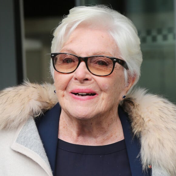 Line Renaud - People à la sortie des studios de la station de radio RTL à Paris le 28 novembre 2019. © Jonathan Rebboah / Panoramic / Bestimage