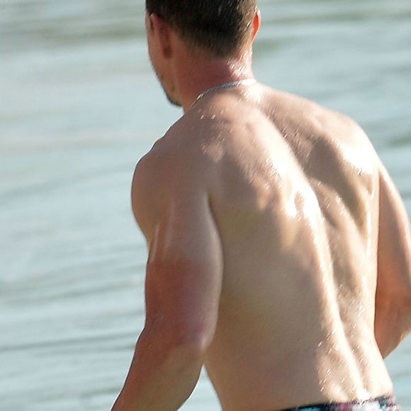 Mark Wahlberg prend du bon temps sur l'île de la Barbade. L'acteur a décidé de passer les fêtes de fin d'année dans les Caraïbes, le 28 décembre 2019.  American actor, producer, businessman, model, rapper, singer and songwriter Mark Wahlberg pictured at the beach in Barbados on December 28, 2019.28/12/2019 - Barbados