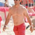 Mark Wahlberg se relaxe sur une plage de la Barbade le 5 janvier 2019.  Pain And Gain Actor Mark Wahlberg enjoying in Barbados at beach on january 5, 2019.05/01/2019 - Bridgetown