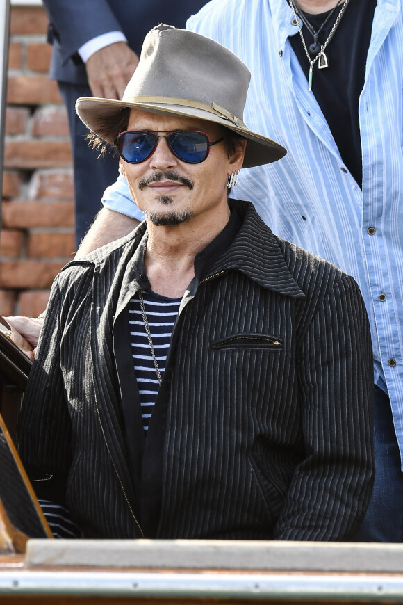 Johnny Depp quitte le 76ème Festival International du Film de Venise (Mostra), le 7 septembre 2019.