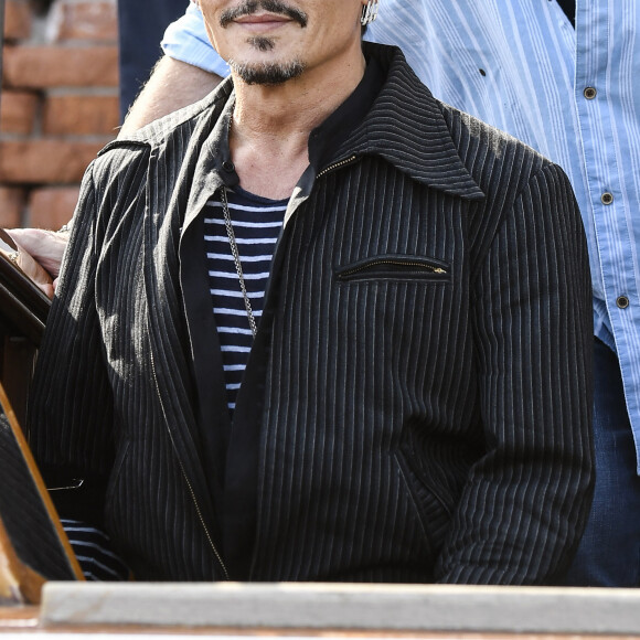 Johnny Depp quitte le 76ème Festival International du Film de Venise (Mostra), le 7 septembre 2019.