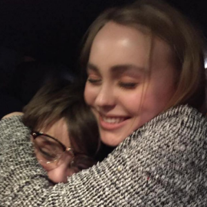 Lily-Rose Melody Depp avec son petit frère Jack John Christopher.